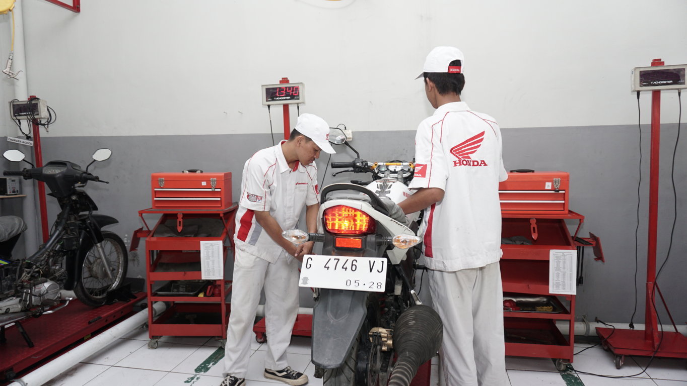 Teknik dan Bisnis Sepeda Motor